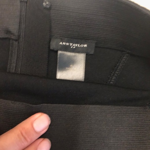 Ann Taylor Classic black skirt, size 6, stretchy - Picture 3 of 5